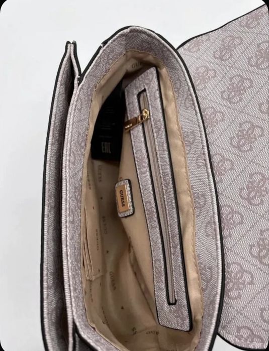 Продается сумка Guess