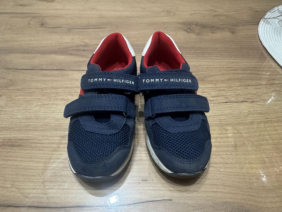 Продавам обувки  Tommy Hilfiger