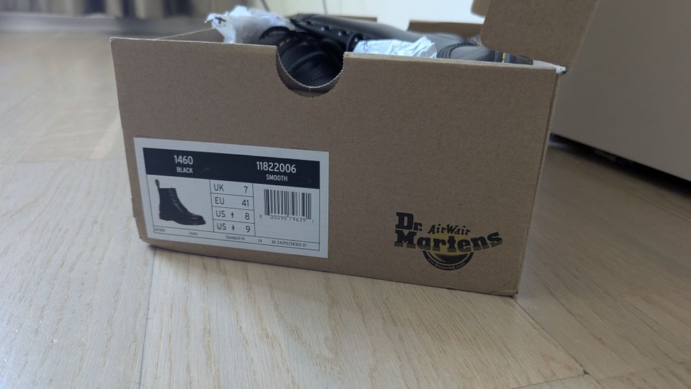 Оригинални чисто нови кожени обувки dr. Martens 1460 41 номер
