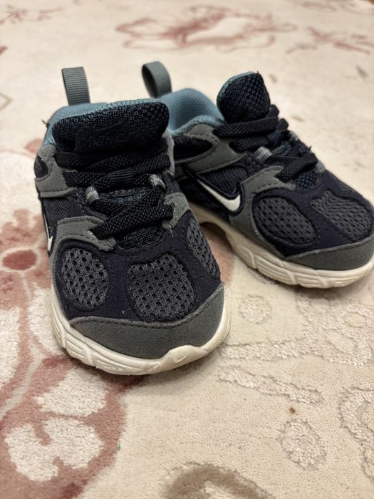 Vand adidasi nike marimea 22