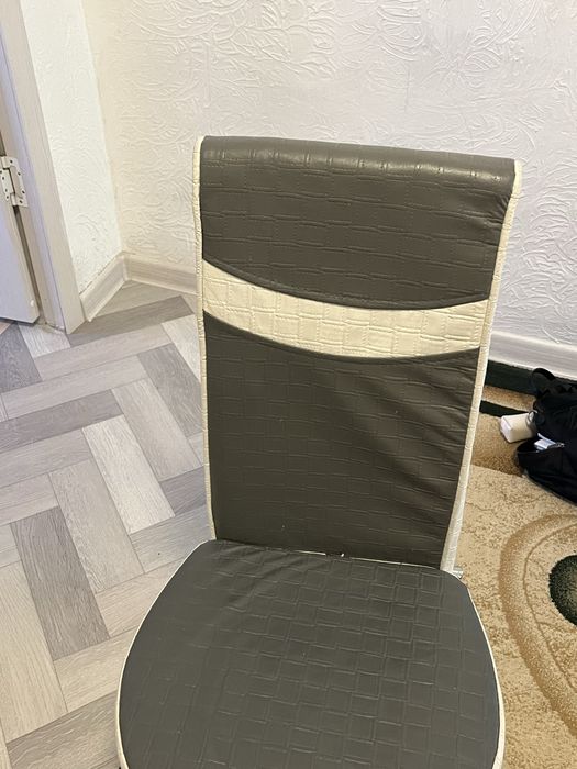 Прадаю стуля  без чарапины