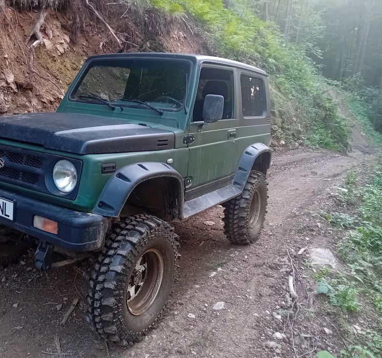 Vând Suzuki Samurai