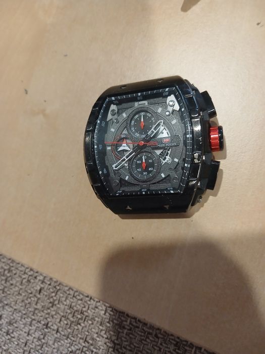 Маркови чесовници работещи