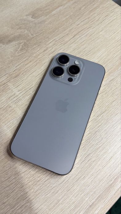 Продаю iphone 15 pro 256 gb
