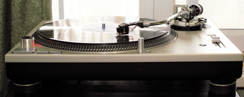 Виниловый проигрыватель Technics SL 1200 mk5