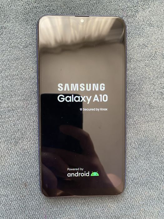 Продам Samsung A10.