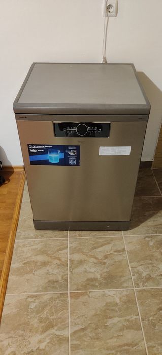 Vând mașina de spălat vase