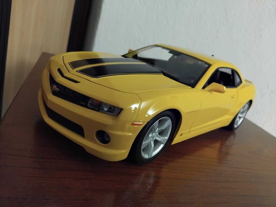 Chevrolet Camaro мащаб 1 18 Maisto с меко окачване, нов! Колекционерска коламетална количка !