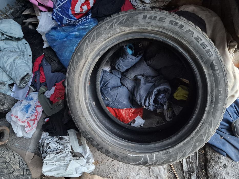 Продам резину.  17.