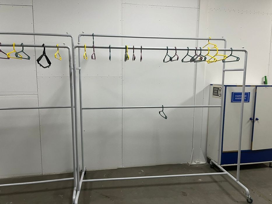 Вешалка для одежды мошная