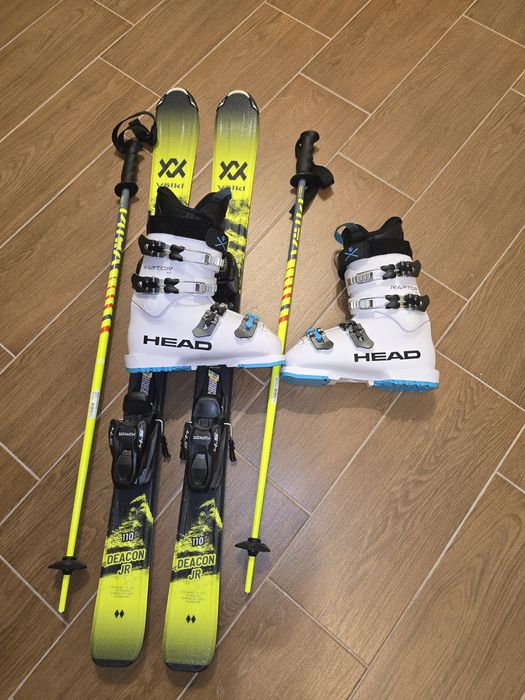 Лыжи в комплекте детские.