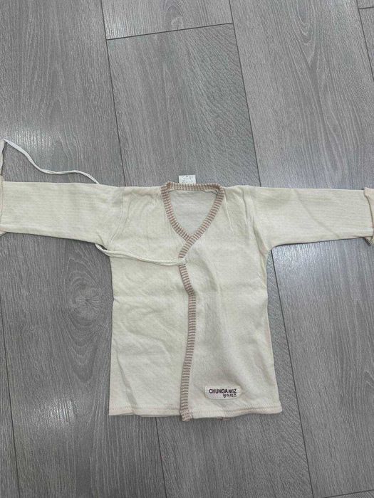 Продаю боди и распашонку для малыша 0-6 месяцев