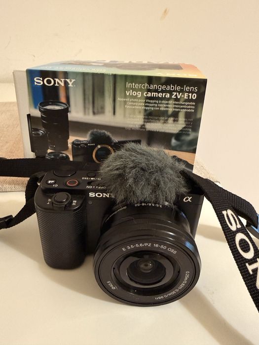 Sony ZV-E10 + obiectiv 16-50mm + card 128GB – stare excelentă