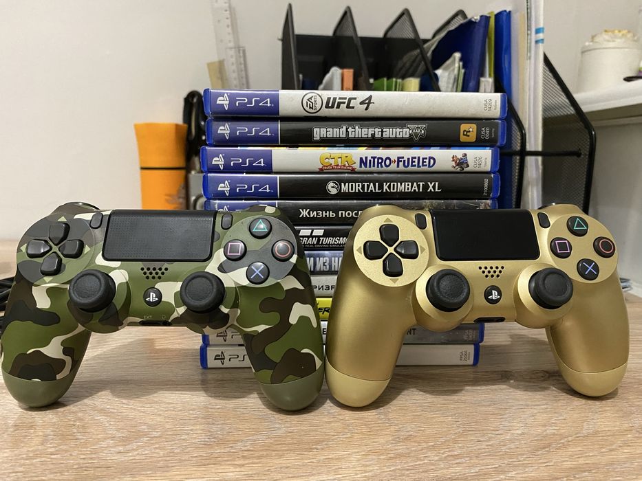 СРОЧНО! PS4 Pro 1TB + 2 джойстика + 2 диска ! пс4 про