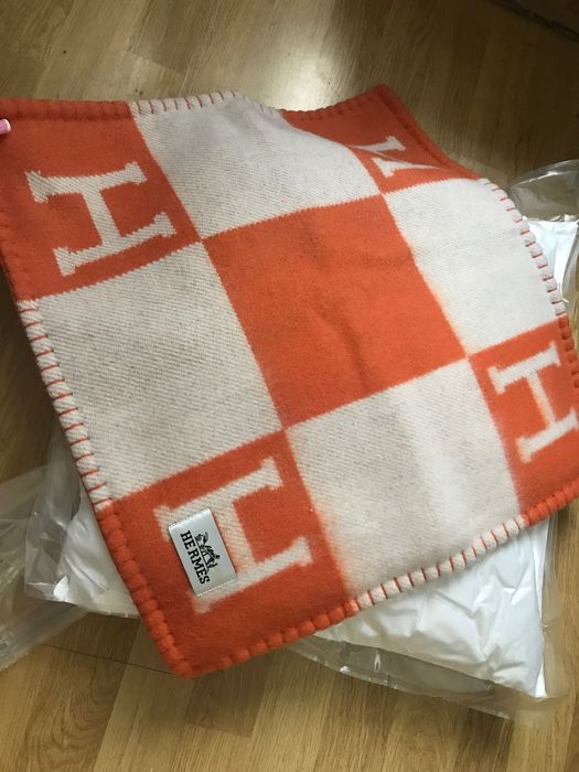 Hermes оранжево одеяло и възглавница