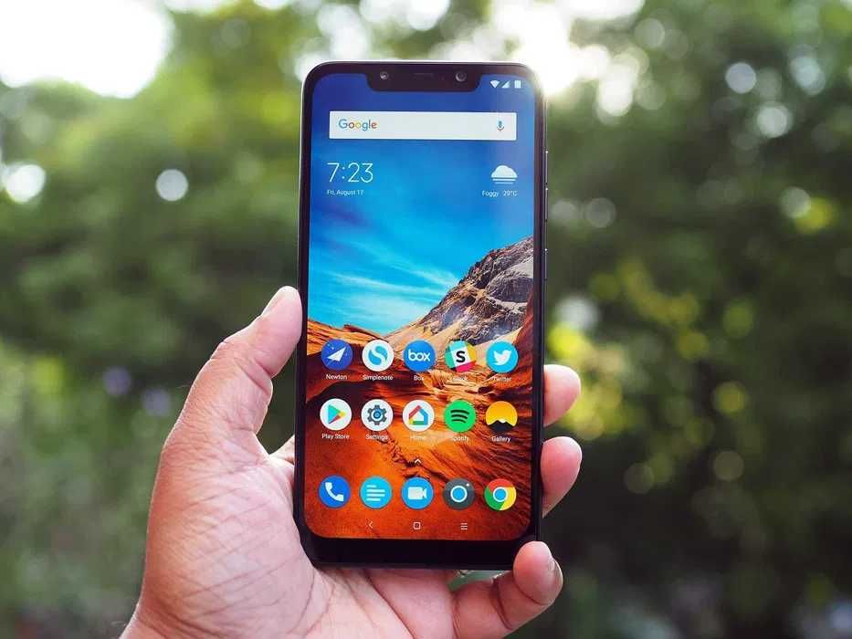 vand telefon pocophone F1