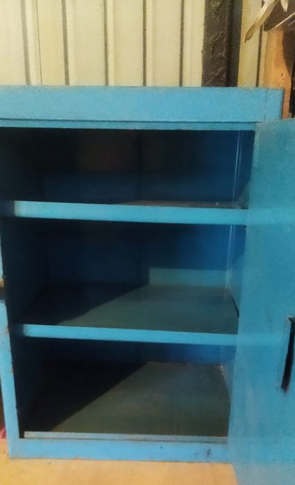Продам металлический сейф