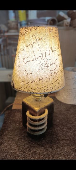 Светильник настольный.