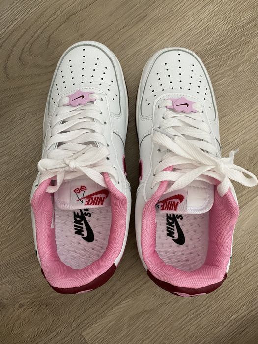 кросовки nike форс малиновый цвет