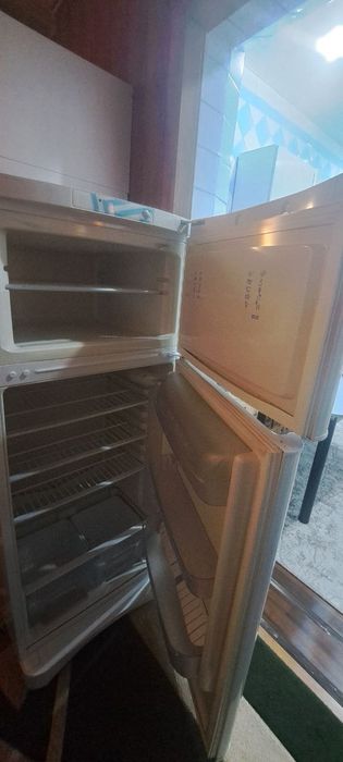 Холодильник indesit