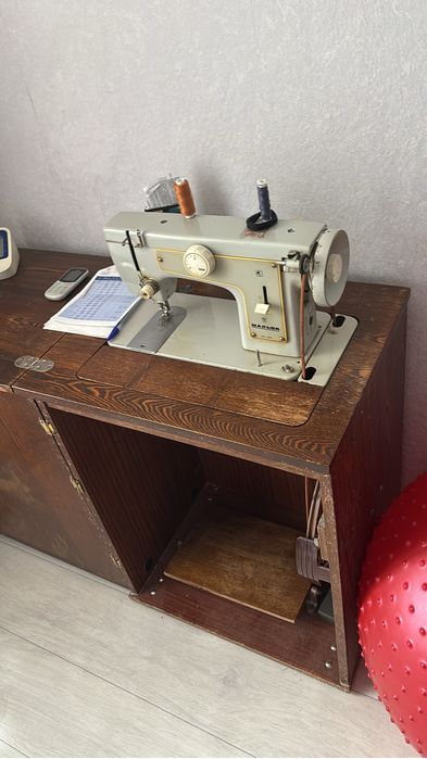 Продается швейная машинка