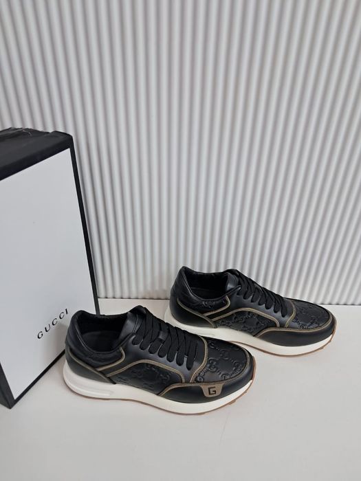 Продаются отличный обувь