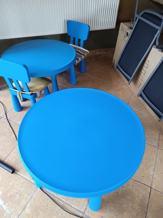 Mese și scaune din plastic