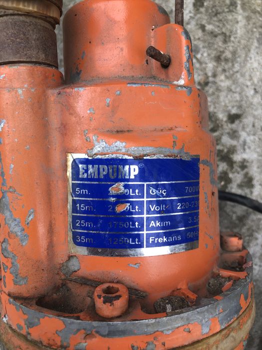 Потопяема помпа