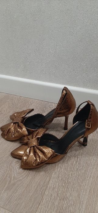 Туфли, Stradivarius