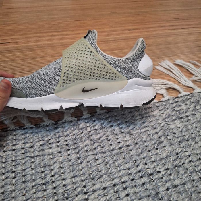 Летни обувки (nike sock Dart Metro Grey)