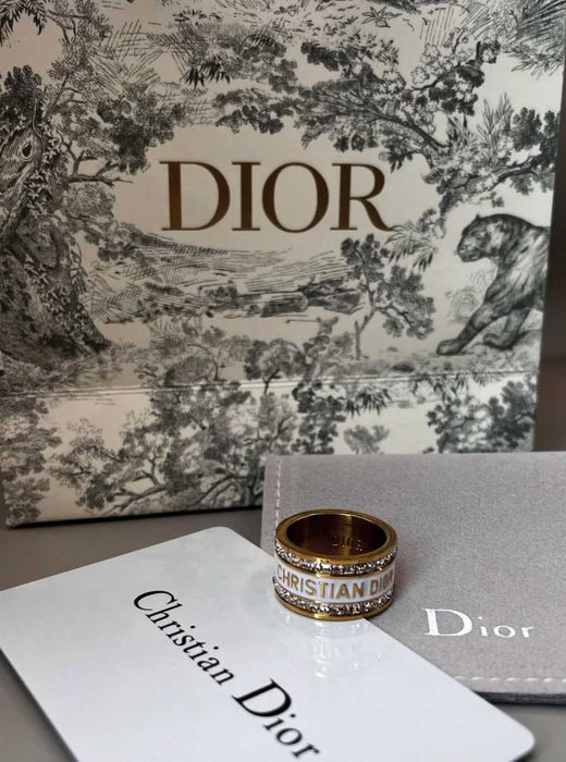 Висок клас гривна, колие и обеци Louis Vuitton, Dolce and Gabbana, Dior и Valentino.