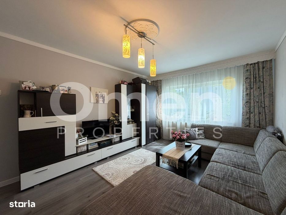 Apartament cu 3 camere decomandat, etaj intermediar,  zona Lidl Hotvon
