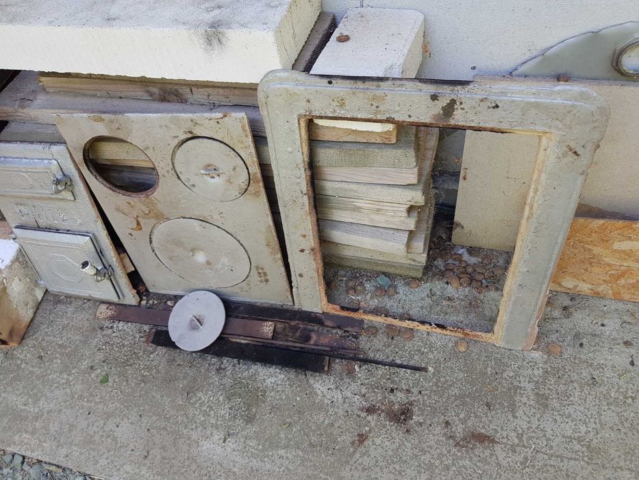 Vand usa de fonta pentru teracota 100 lei