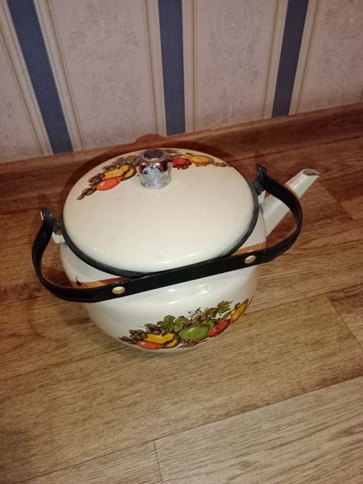 Продам чайник на 3 л в хорошем состоянии