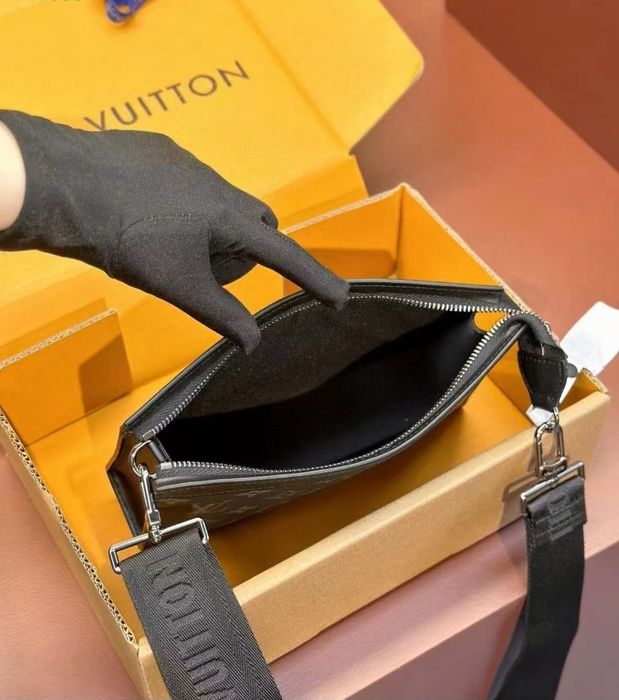 Чанта Luis Vuitton Gaston Wearable Wallet