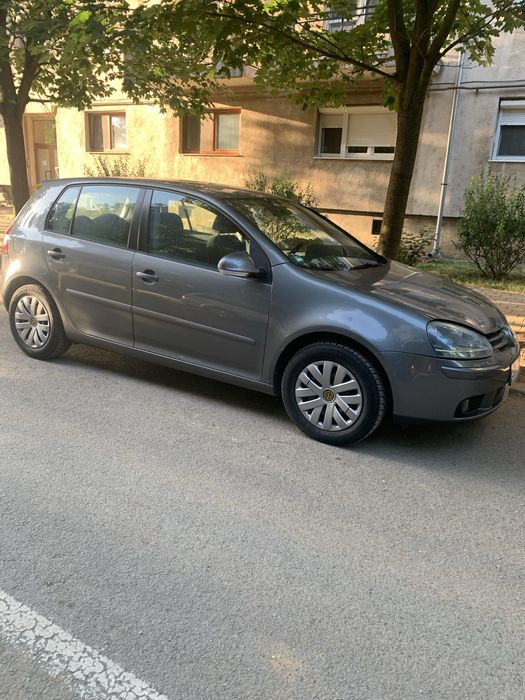 Vand golf 5 anul 2006 benzina,rezerva cauciucuri vara
