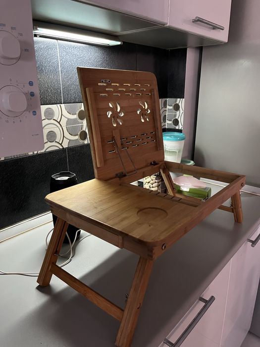 Столик для завтраков и для компьютера