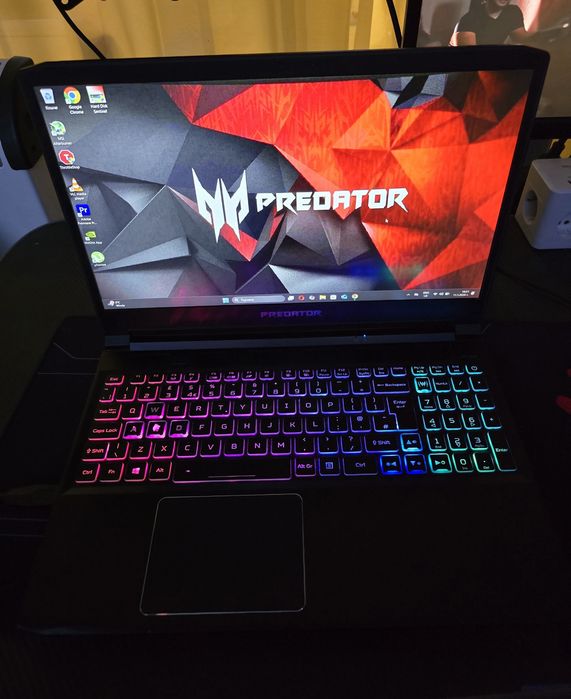 Геймърски лаптоп Acer Predator Triton 300