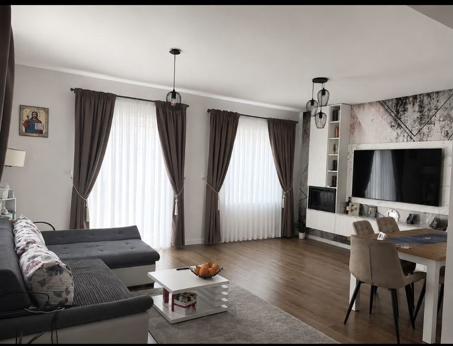Casa tip duplex de vanzare
