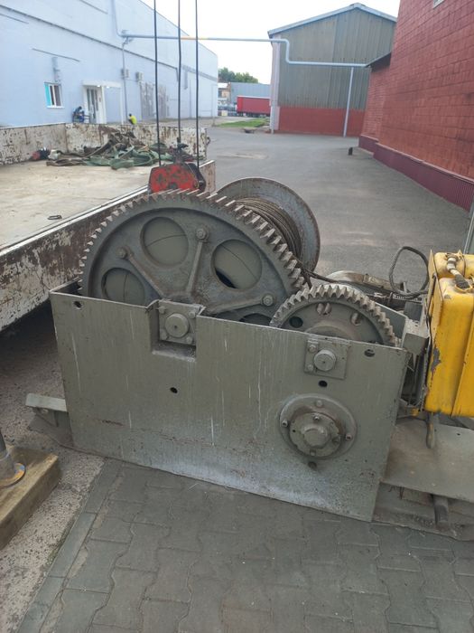 Продам тяговую лебедку с полиспадами