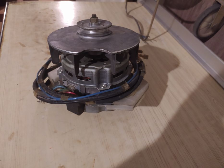 Продаются мотор от стиральной машинки samsung