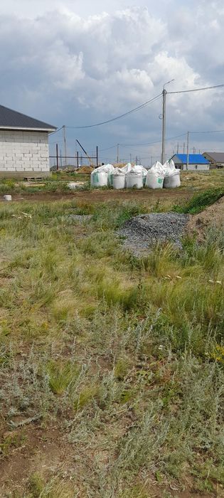 Продам землю с фундаментом.