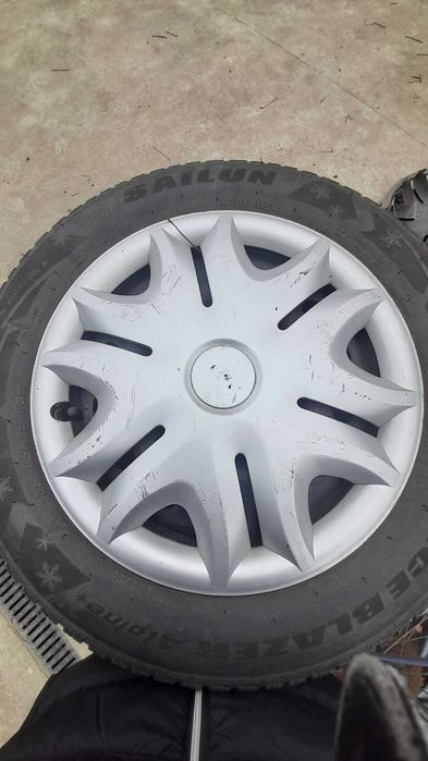 Roți de tablă cu cauciucuri de iarnă