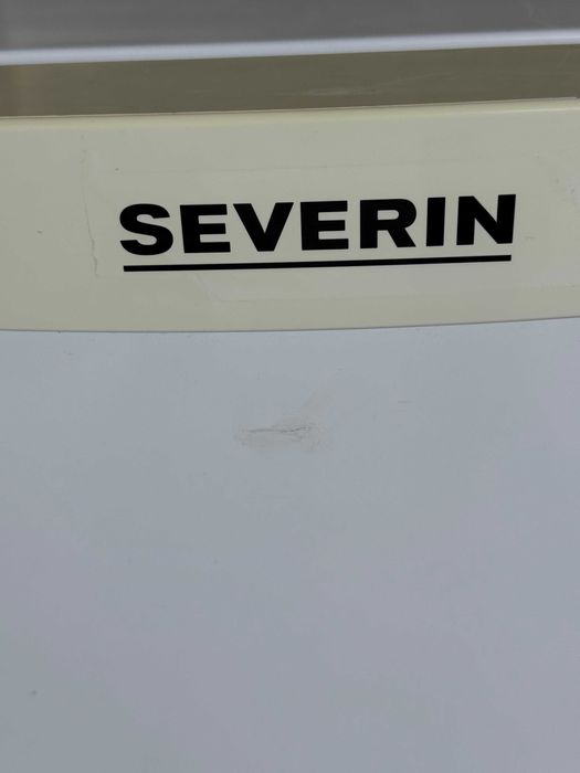 Малък вертикален фризер