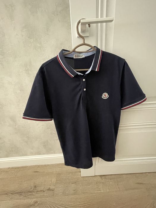 Поло Moncler.
