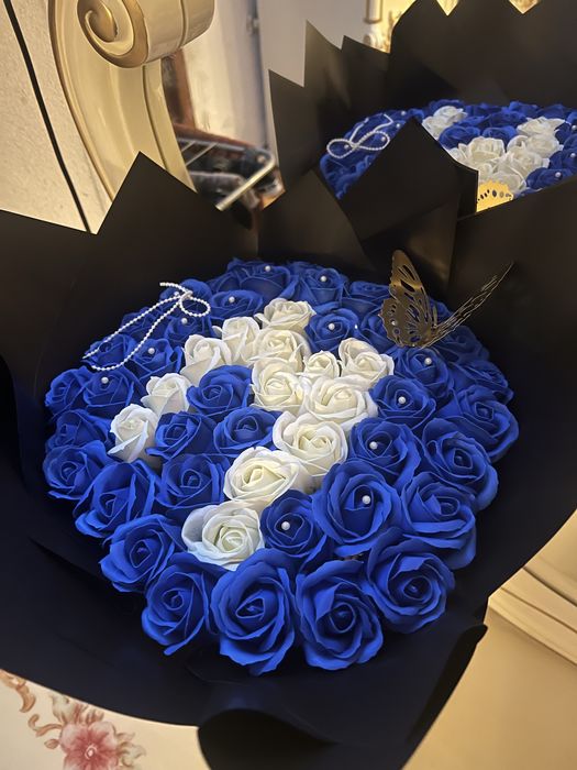 Vand buchete de trandafir facute manual !