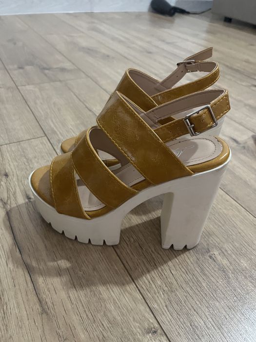 Sandale cu platforma marimea 36