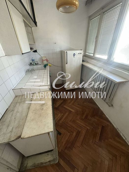 Продава се Четиристаен апартамент в Търговище, Център - 97 кв.м за 999 €/кв.м - Снимка #11