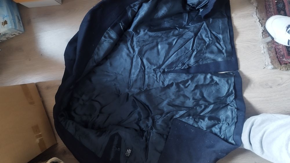 De vânzare palton bărbătesc măr 50 material lână.