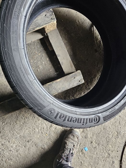 2 anvelope vara 245 40 20 Continental